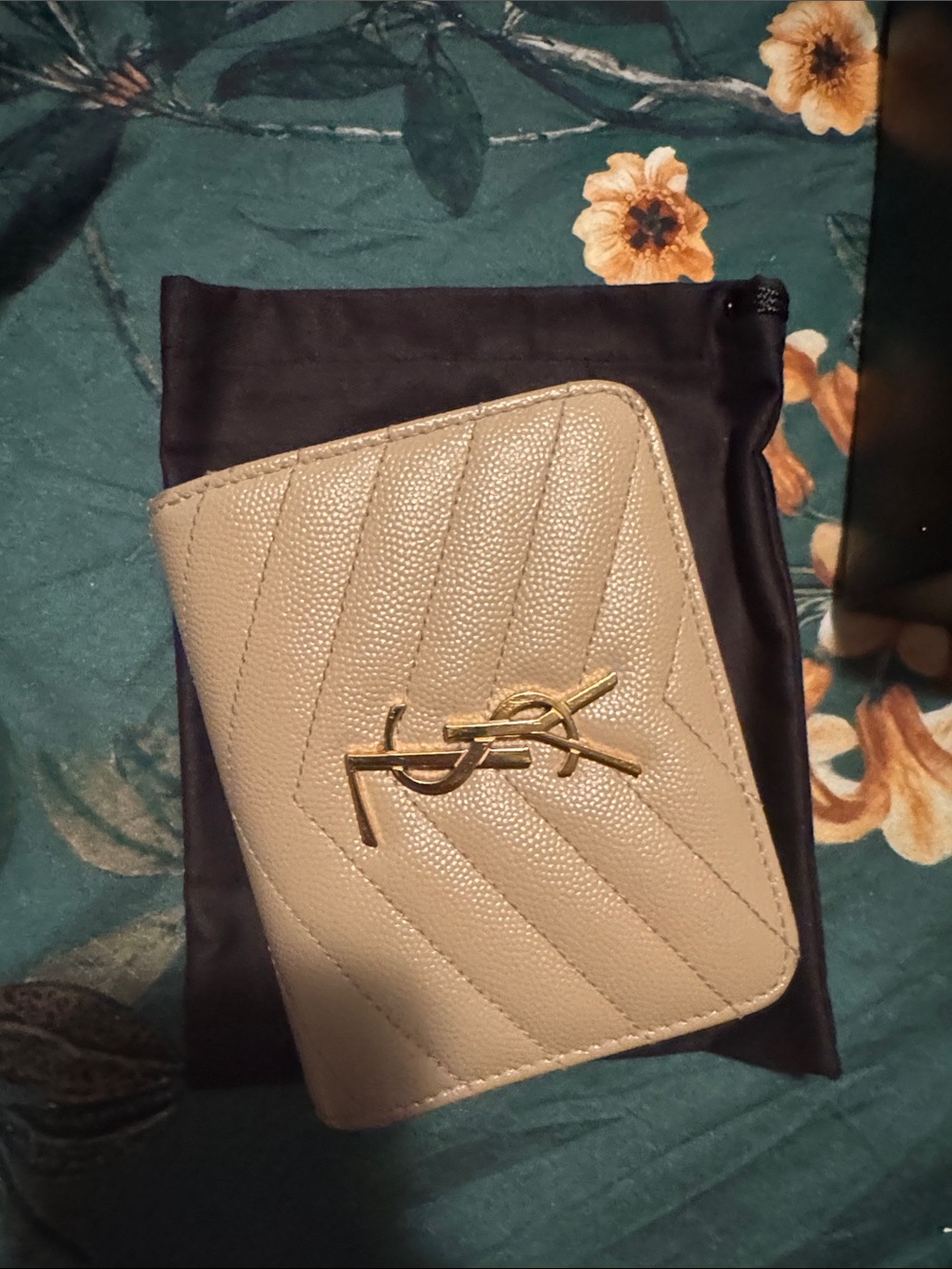 YSL CASSANDRE MATELASSÉ COMPACT ZIP AROUND WALLET - Picture 9 of 9